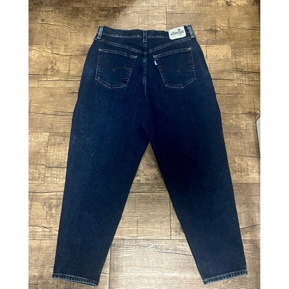 Levi’s silver tab dark wash vintage mom jeans - Picture 4 of 11
